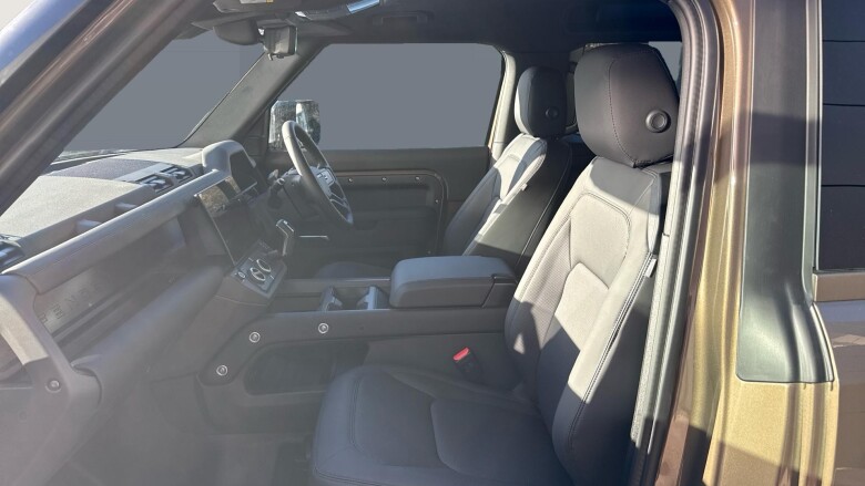 Land Rover Defender 3.0 D250 X-Dynamic SE 90 3dr Auto Diesel Estate